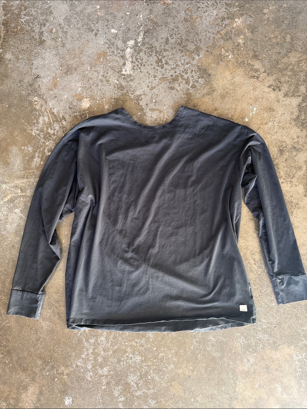 Vuori Long-Sleeve Crew feather Tee - Charcoal Black